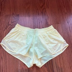 Lululemon Hotty Hot Shorts 2.5” Size 8-Rare light yellow